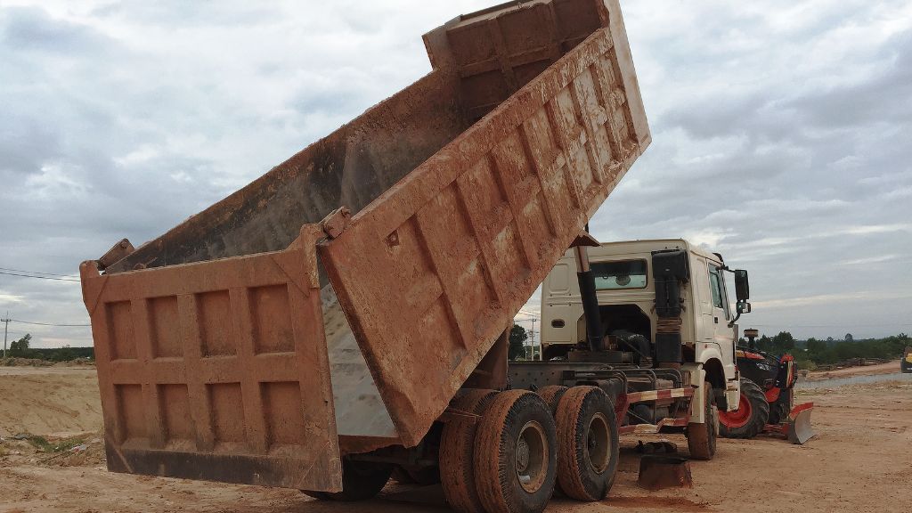 rental tipper truck